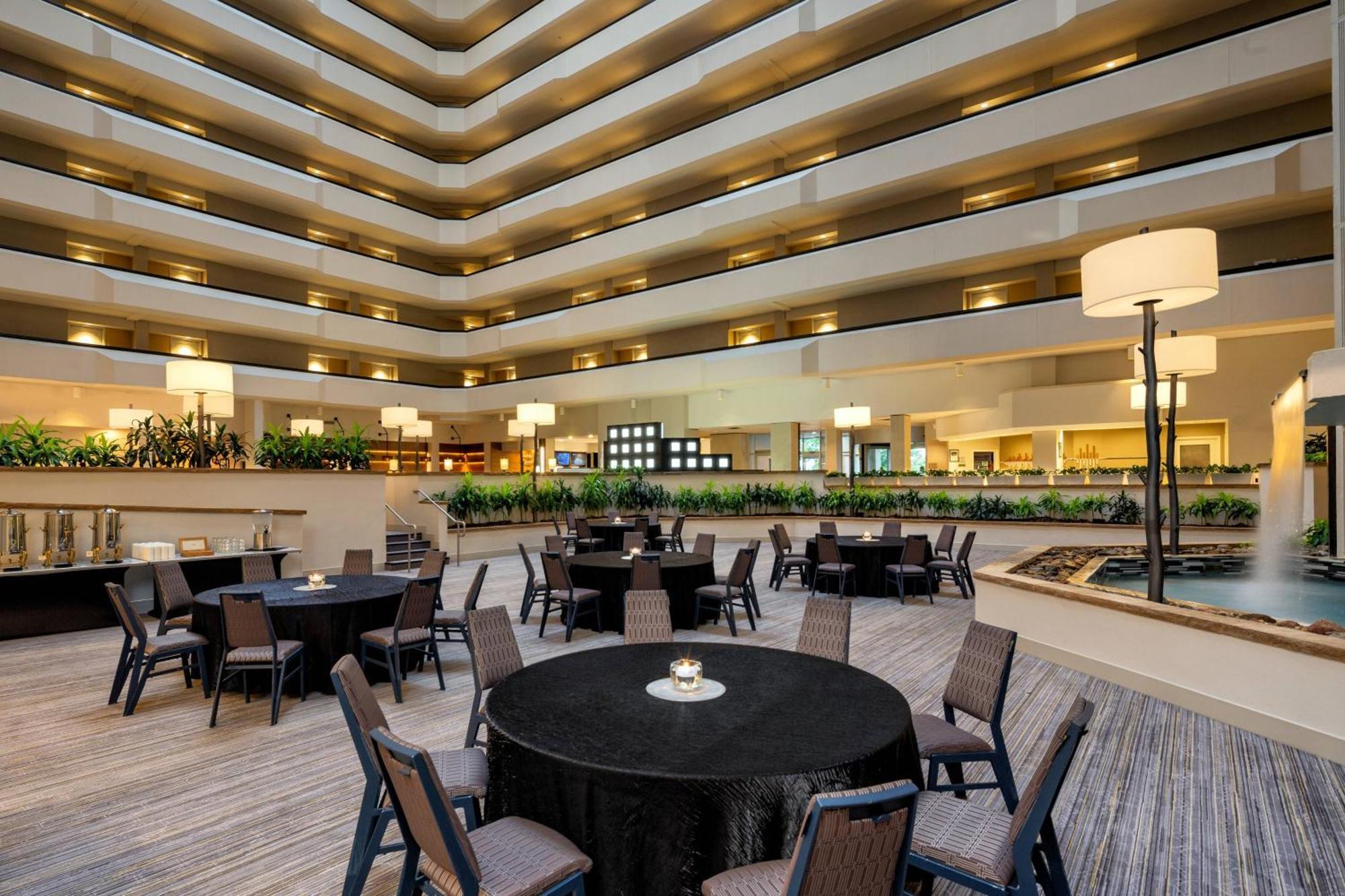 Sheraton West Des Moines Exterior photo